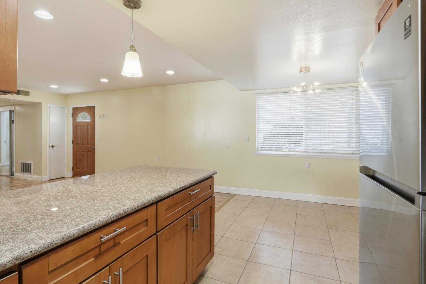 Detail Gallery Image 12 of 27 For 14225 Lora Dr #9,  Los Gatos,  CA 95032 - 2 Beds | 1 Baths