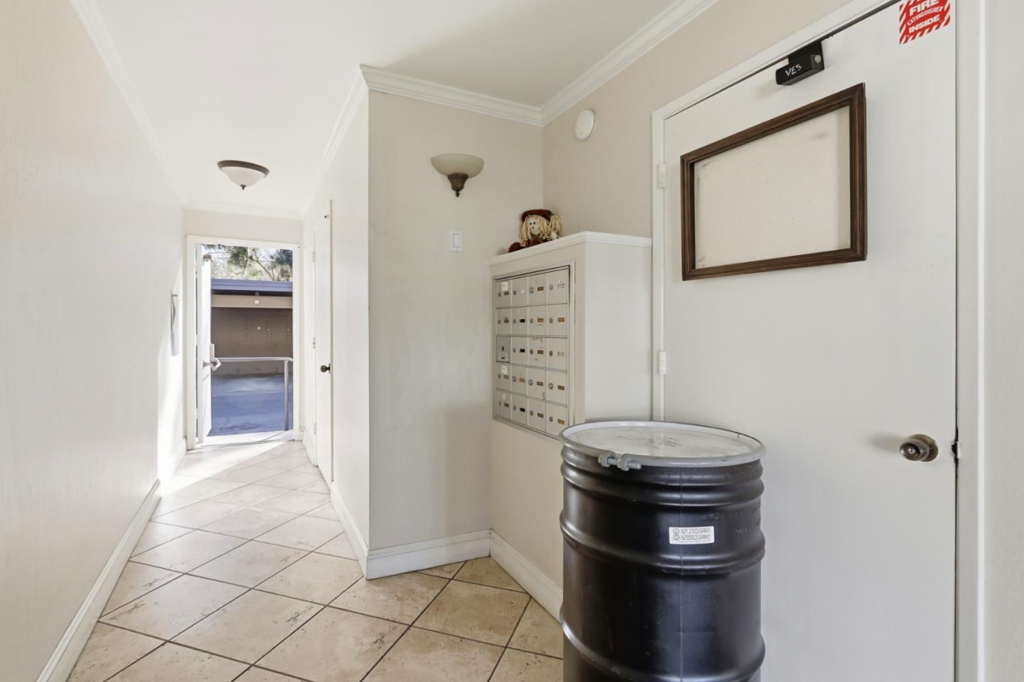 Detail Gallery Image 24 of 27 For 14225 Lora Dr #9,  Los Gatos,  CA 95032 - 2 Beds | 1 Baths