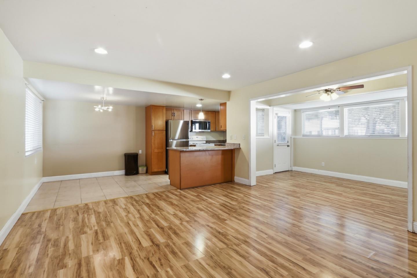 Detail Gallery Image 6 of 27 For 14225 Lora Dr #9,  Los Gatos,  CA 95032 - 2 Beds | 1 Baths