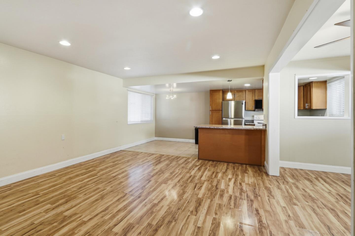 Detail Gallery Image 8 of 27 For 14225 Lora Dr #9,  Los Gatos,  CA 95032 - 2 Beds | 1 Baths
