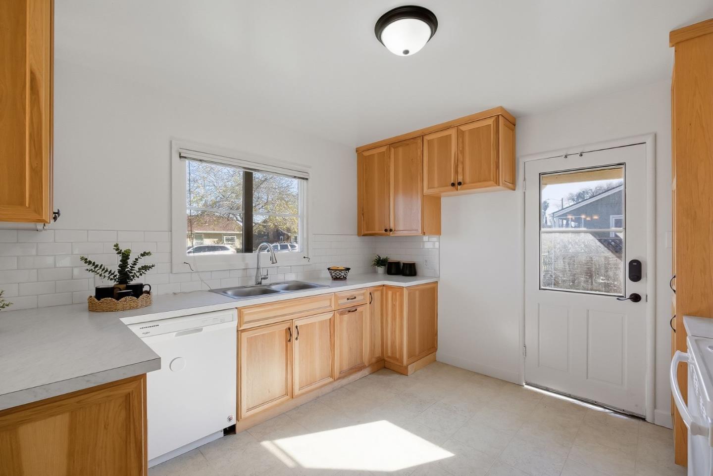 Detail Gallery Image 11 of 31 For 920 Blossom Dr, Santa Clara,  CA 95050 - 3 Beds | 1 Baths