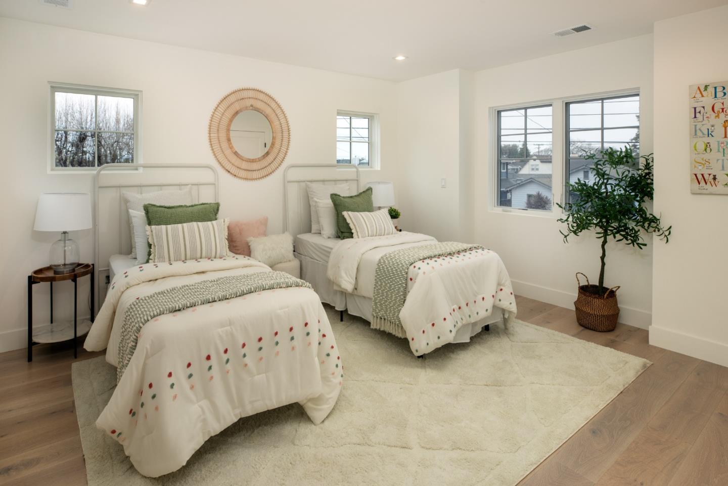 Detail Gallery Image 21 of 42 For 737 Linden Ave, Burlingame,  CA 94010 - – Beds | – Baths