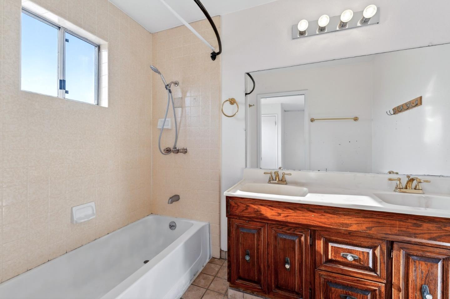 Detail Gallery Image 15 of 38 For 1848 Seville Way, San Jose,  CA 95131 - 3 Beds | 2 Baths