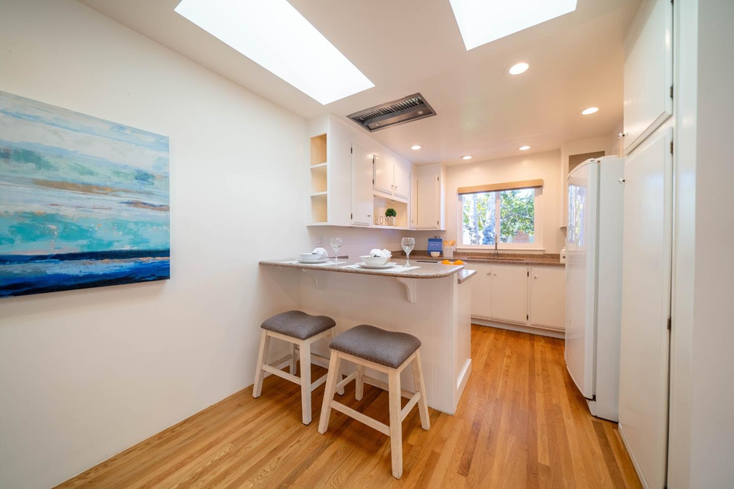 Detail Gallery Image 13 of 31 For 1009 Sir Francis Ave, Capitola,  CA 95010 - 3 Beds | 2 Baths