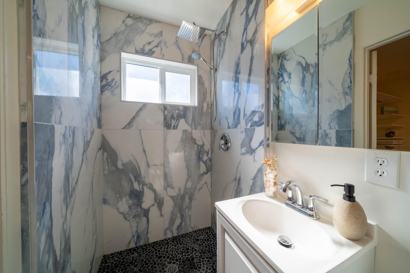 Detail Gallery Image 25 of 31 For 1009 Sir Francis Ave, Capitola,  CA 95010 - 3 Beds | 2 Baths