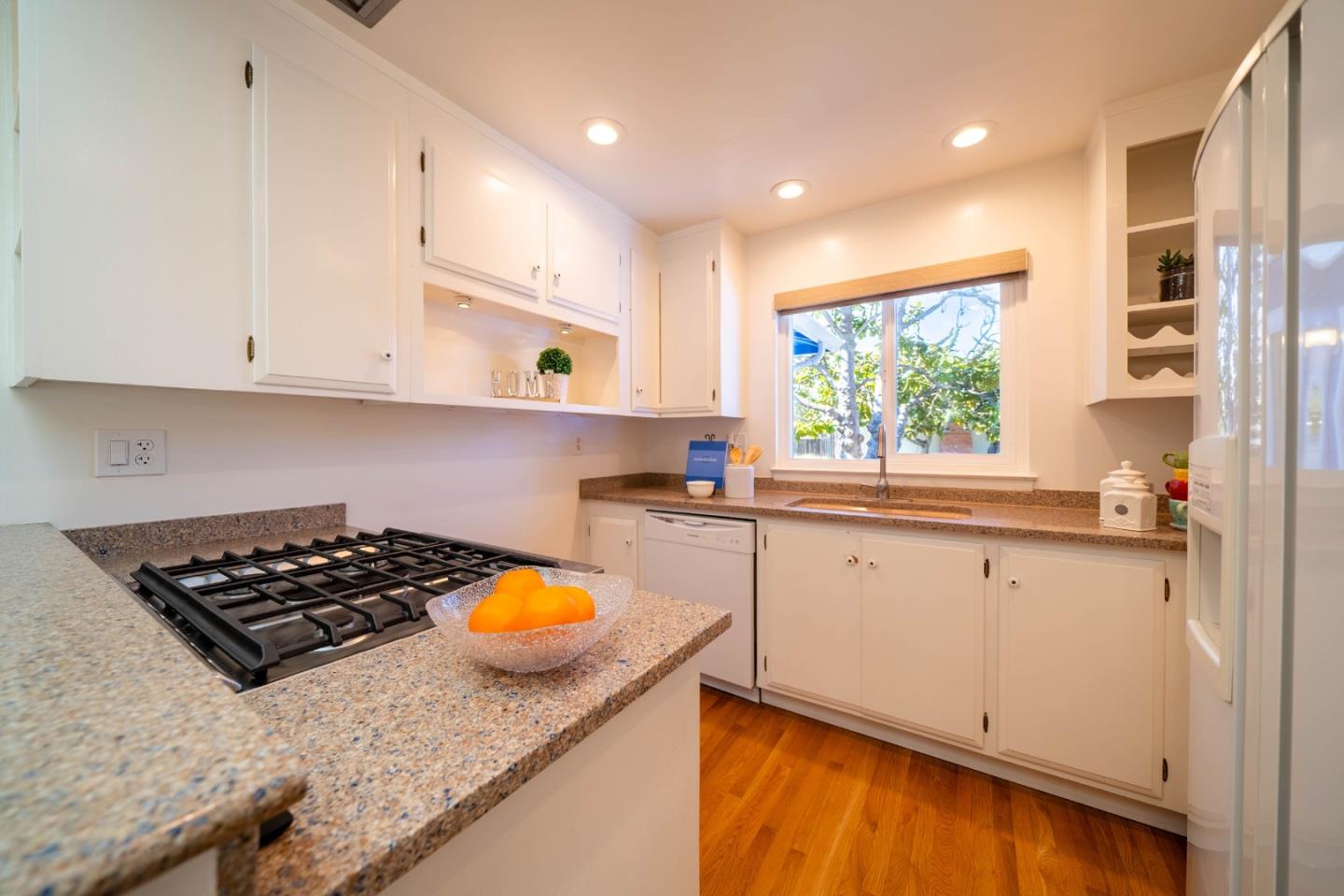 Detail Gallery Image 9 of 31 For 1009 Sir Francis Ave, Capitola,  CA 95010 - 3 Beds | 2 Baths