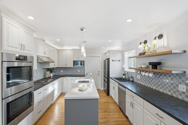 Detail Gallery Image 13 of 39 For 1316 Rosewood Ave, San Carlos,  CA 94070 - 3 Beds | 2 Baths