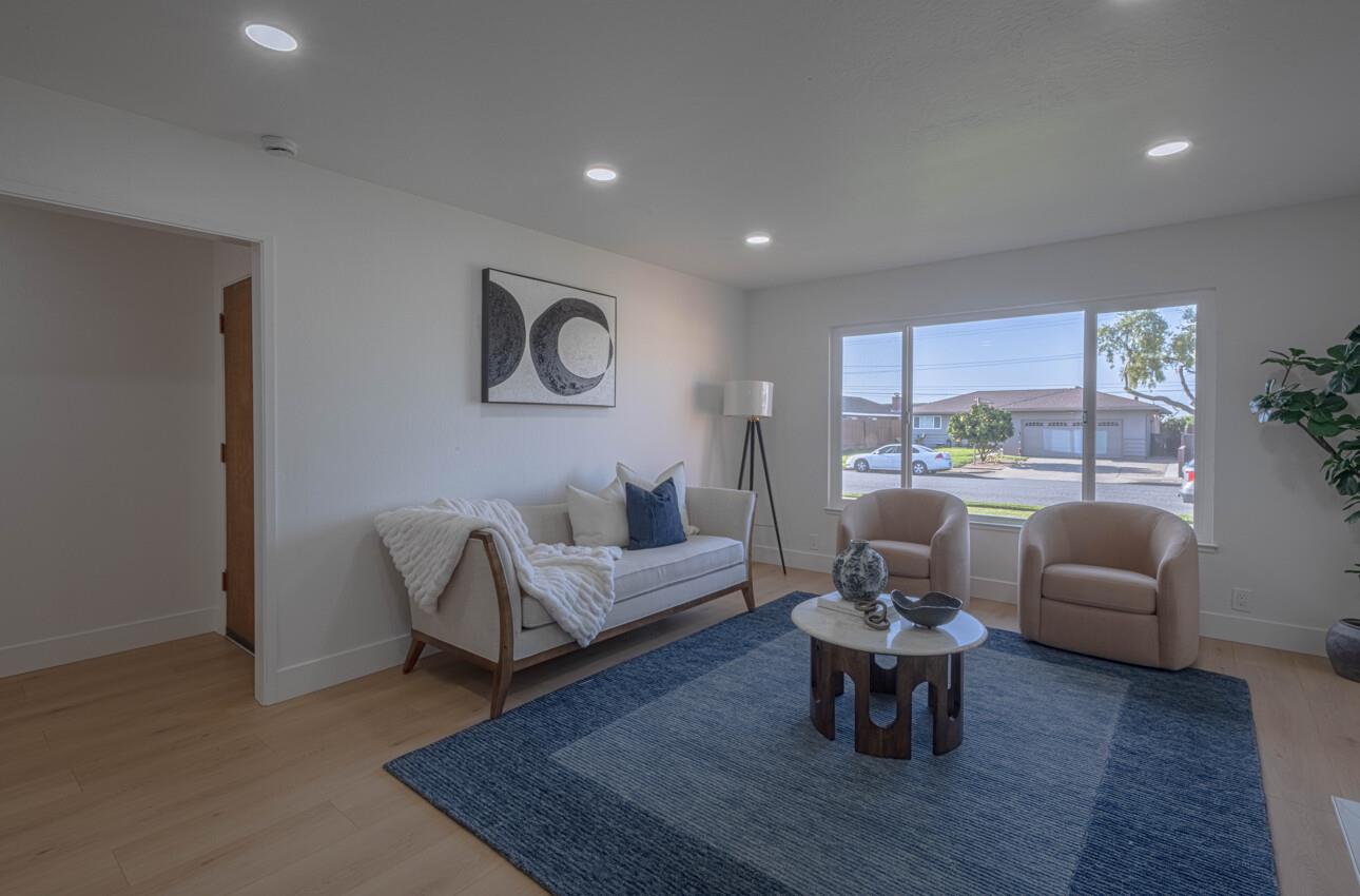 Detail Gallery Image 5 of 26 For 961 Loyola Dr, Salinas,  CA 93901 - 3 Beds | 2 Baths