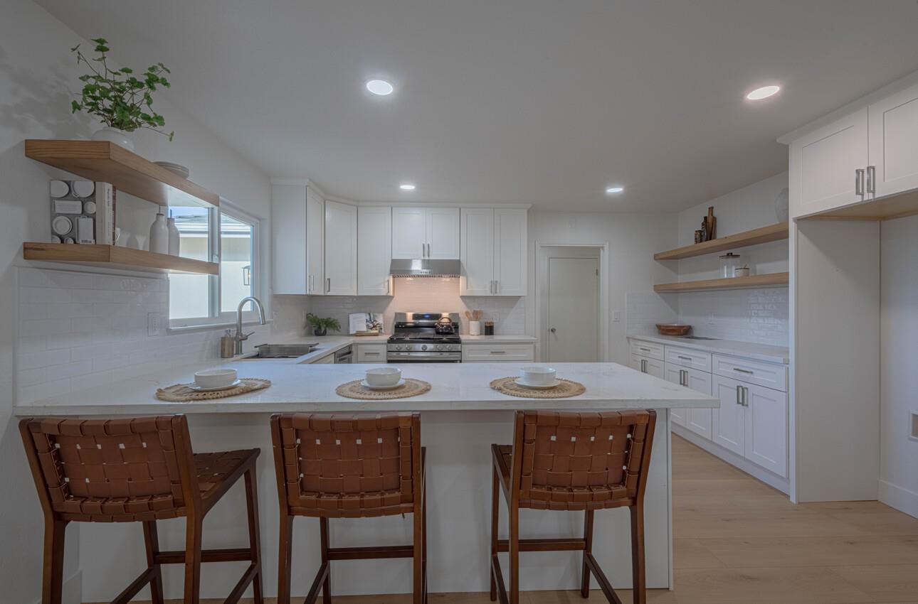 Detail Gallery Image 8 of 26 For 961 Loyola Dr, Salinas,  CA 93901 - 3 Beds | 2 Baths