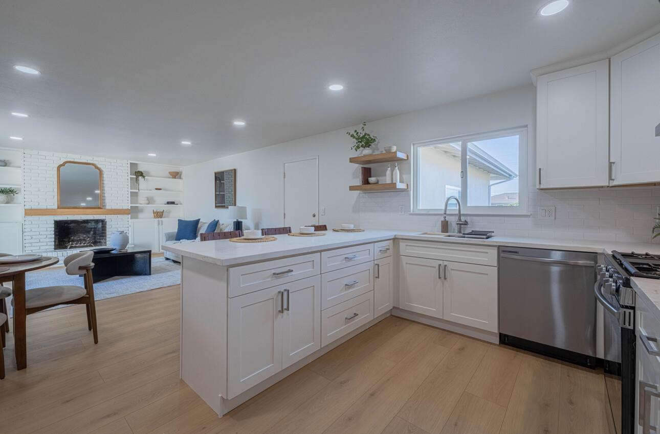 Detail Gallery Image 9 of 26 For 961 Loyola Dr, Salinas,  CA 93901 - 3 Beds | 2 Baths