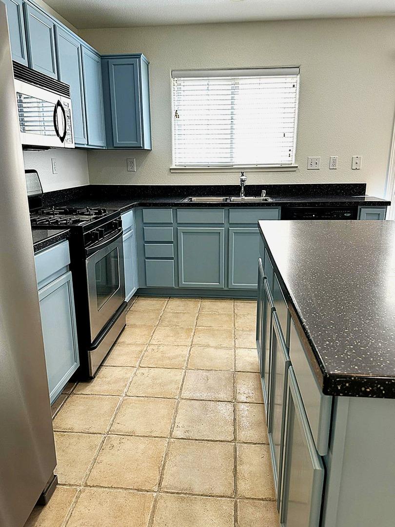 Detail Gallery Image 10 of 24 For 2753 Whitney Dr, Fairfield,  CA 94533 - 4 Beds | 2/1 Baths