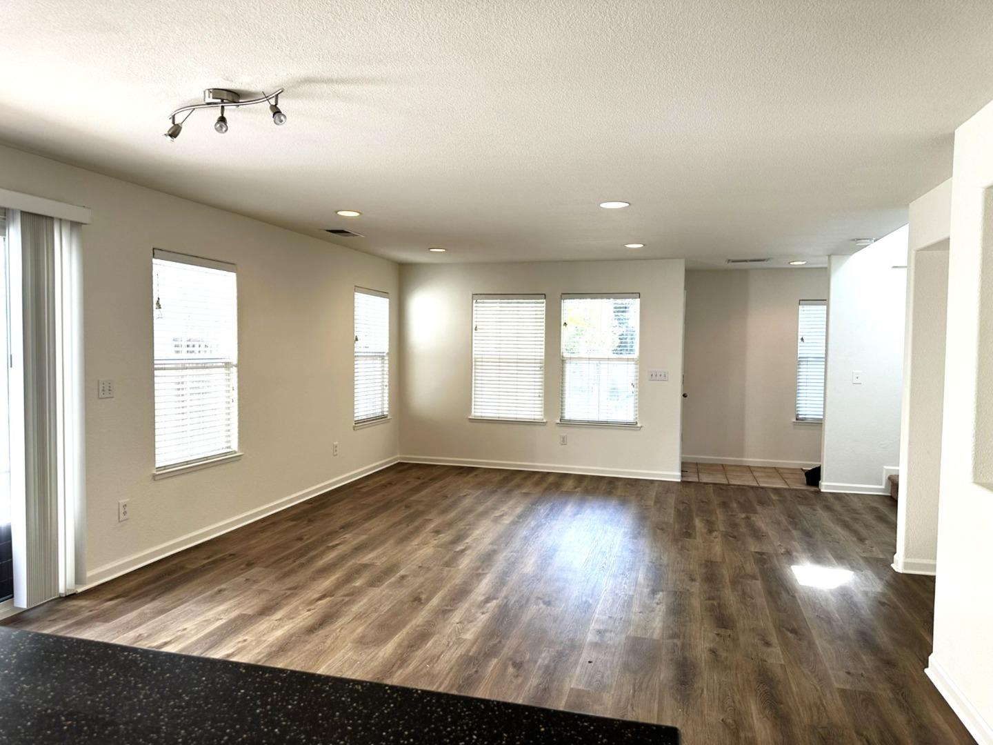 Detail Gallery Image 12 of 24 For 2753 Whitney Dr, Fairfield,  CA 94533 - 4 Beds | 2/1 Baths