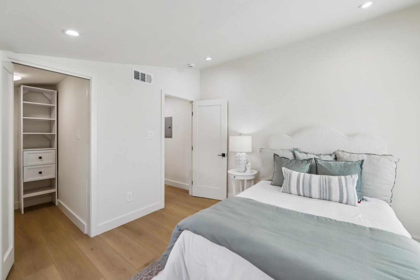 Detail Gallery Image 30 of 52 For 725 Alameda De Las Pulgas, Redwood City,  CA 94061 - 3 Beds | 3 Baths