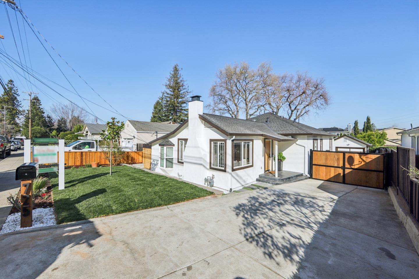 Detail Gallery Image 5 of 52 For 725 Alameda De Las Pulgas, Redwood City,  CA 94061 - 3 Beds | 3 Baths