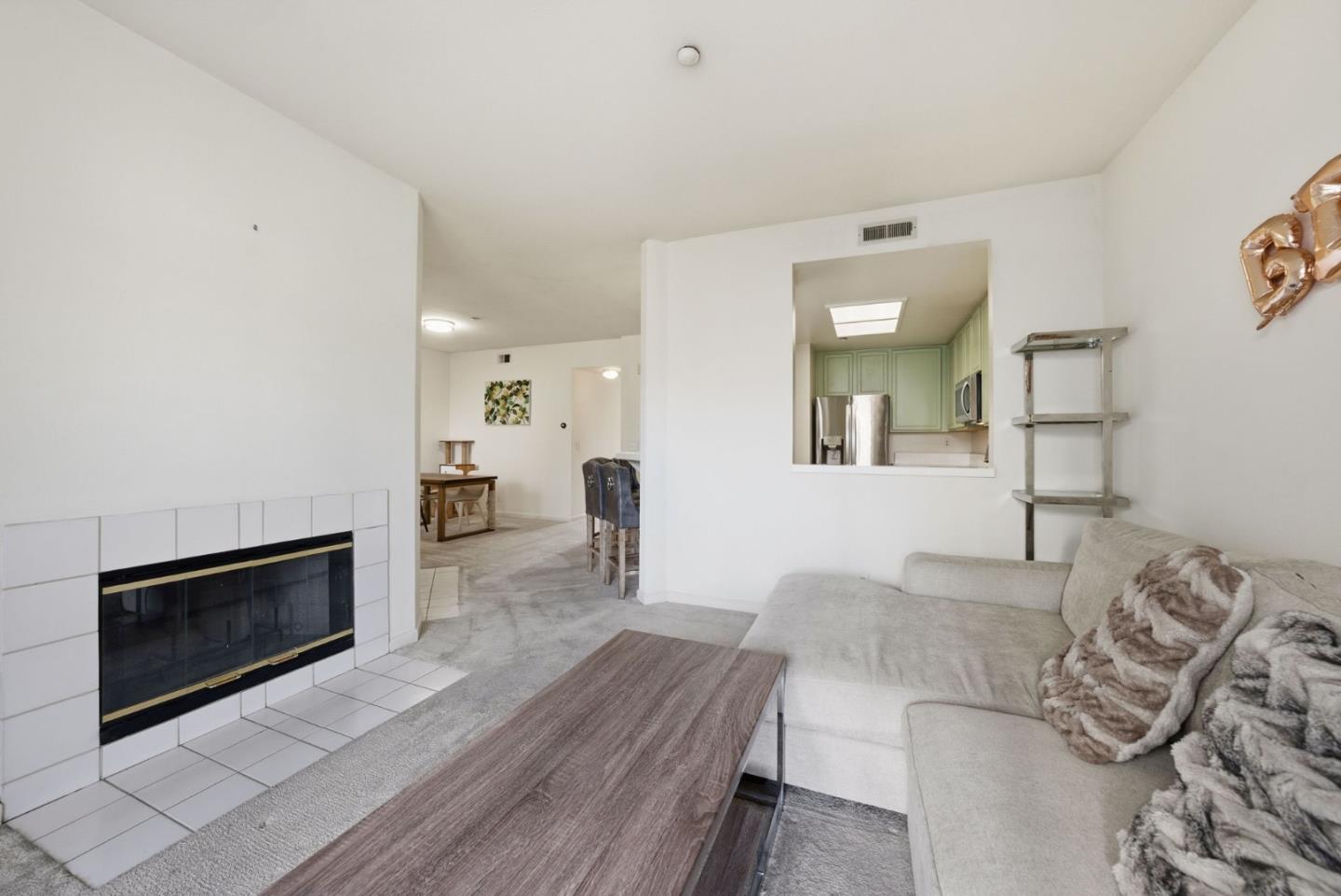 Detail Gallery Image 4 of 37 For 607 Arcadia Ter #204,  Sunnyvale,  CA 94085 - 3 Beds | 2 Baths