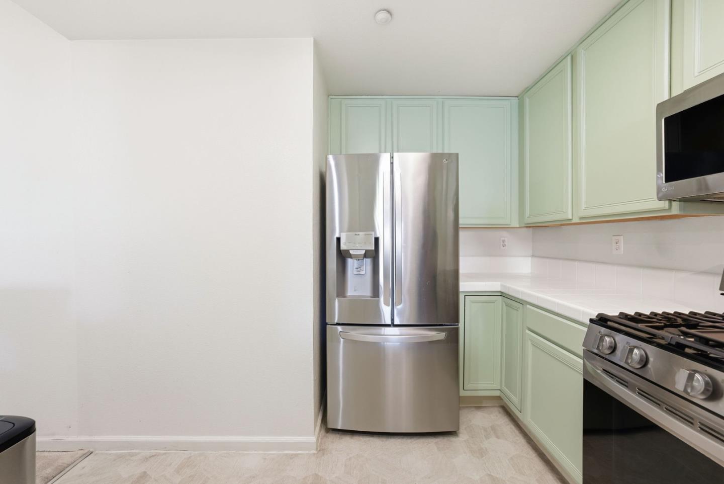 Detail Gallery Image 5 of 37 For 607 Arcadia Ter #204,  Sunnyvale,  CA 94085 - 3 Beds | 2 Baths