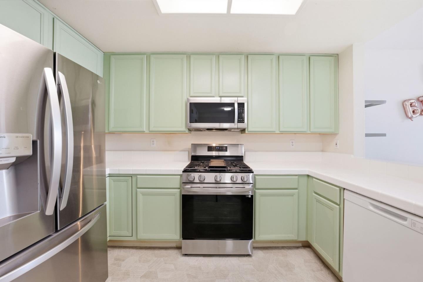 Detail Gallery Image 7 of 37 For 607 Arcadia Ter #204,  Sunnyvale,  CA 94085 - 3 Beds | 2 Baths