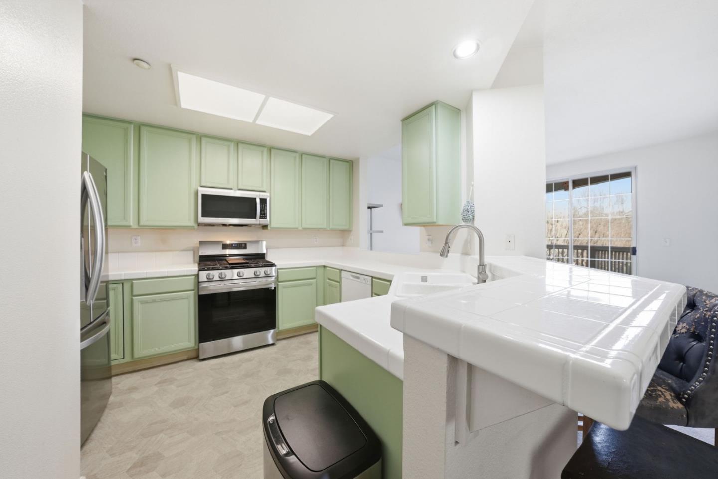 Detail Gallery Image 8 of 37 For 607 Arcadia Ter #204,  Sunnyvale,  CA 94085 - 3 Beds | 2 Baths