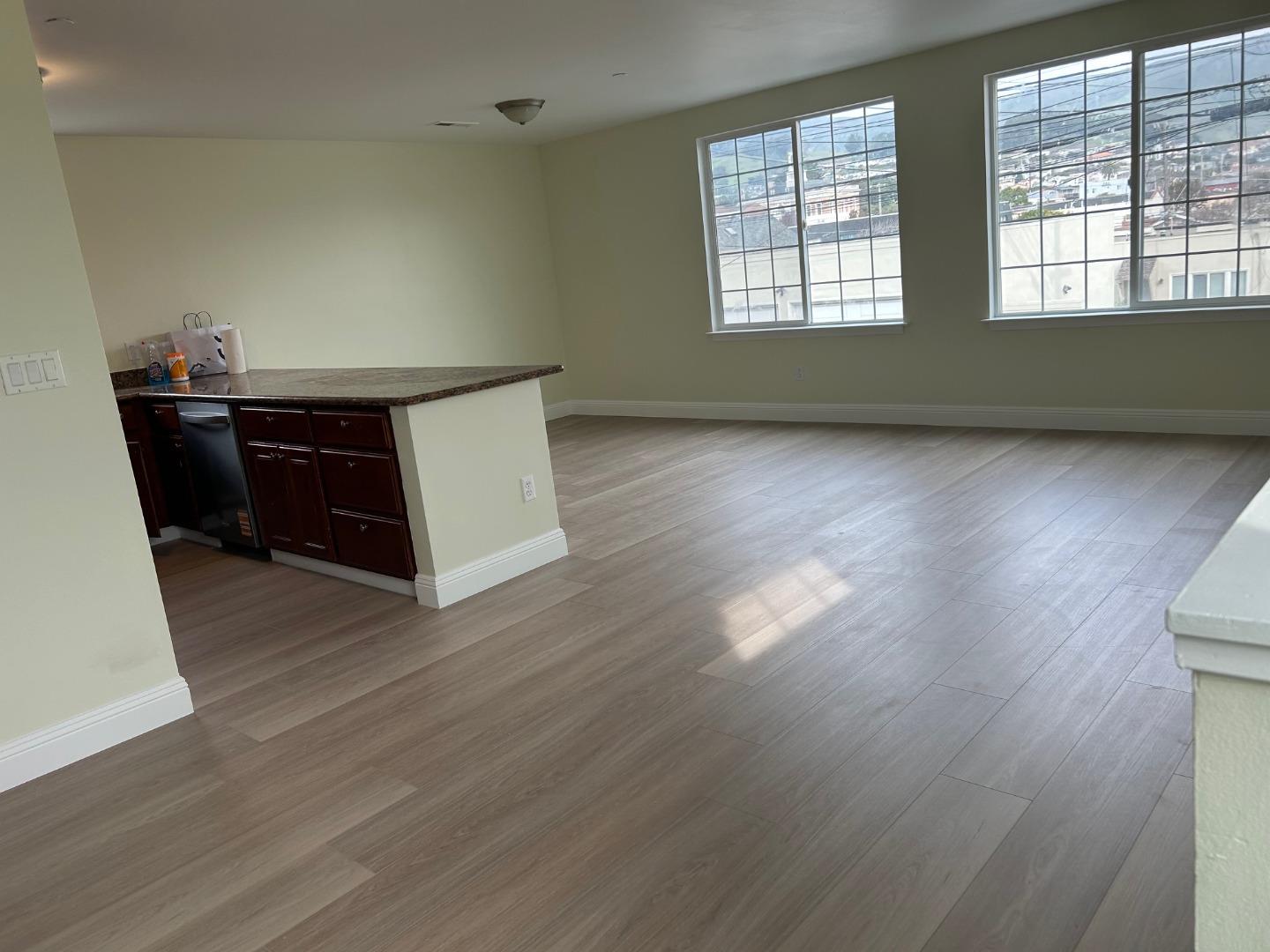 Detail Gallery Image 2 of 7 For 339 Second, South San Francisco,  CA 94080 - 2 Beds | 2 Baths