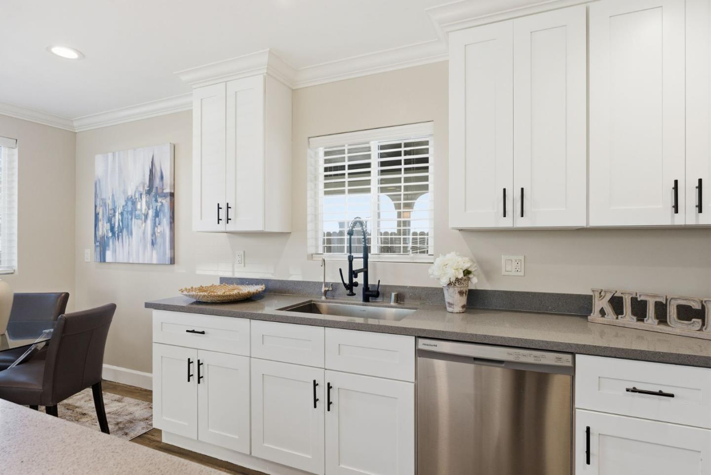 Detail Gallery Image 11 of 49 For 2212 Dumbarton Ave, East Palo Alto,  CA 94303 - 4 Beds | 3 Baths