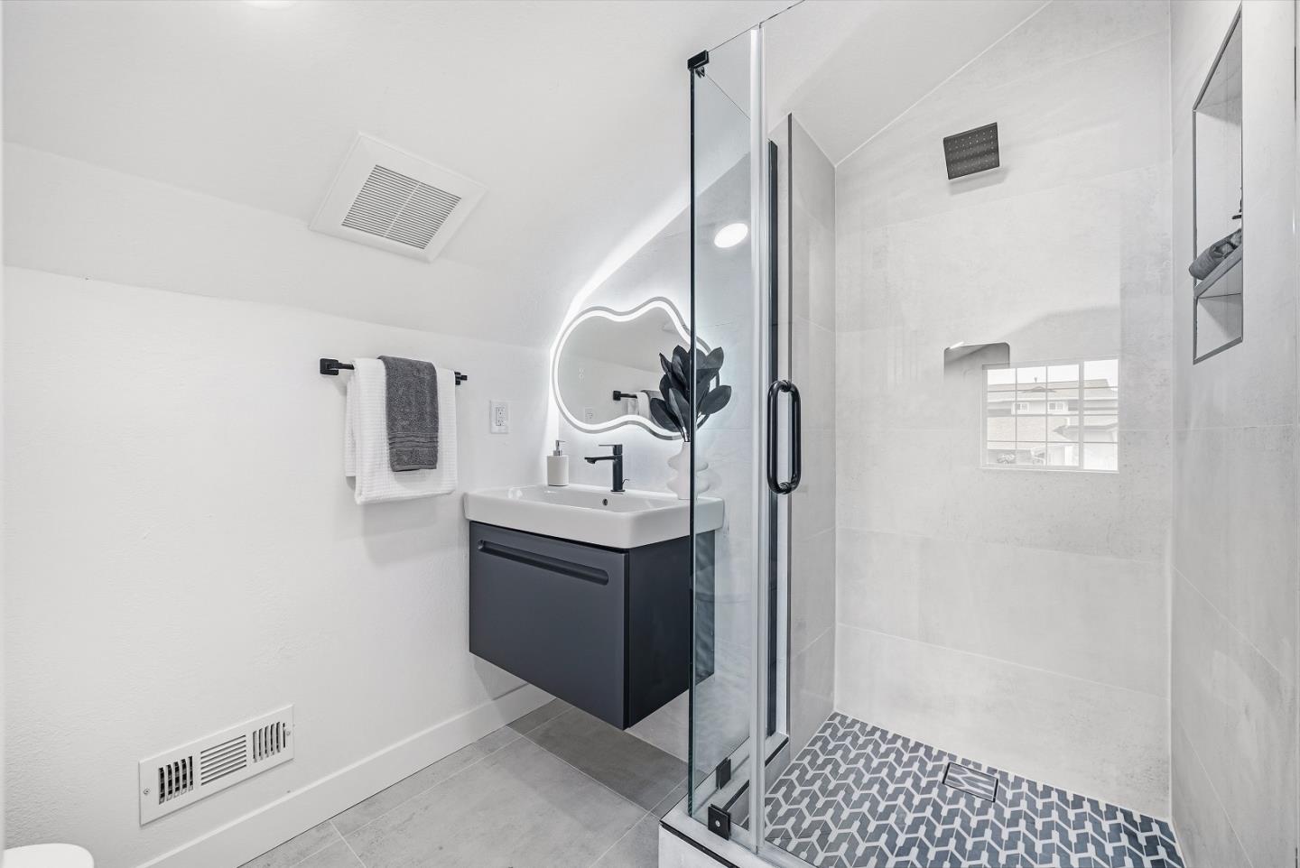 Detail Gallery Image 34 of 49 For 2243 Emmett Ct, Santa Clara,  CA 95051 - 4 Beds | 3 Baths