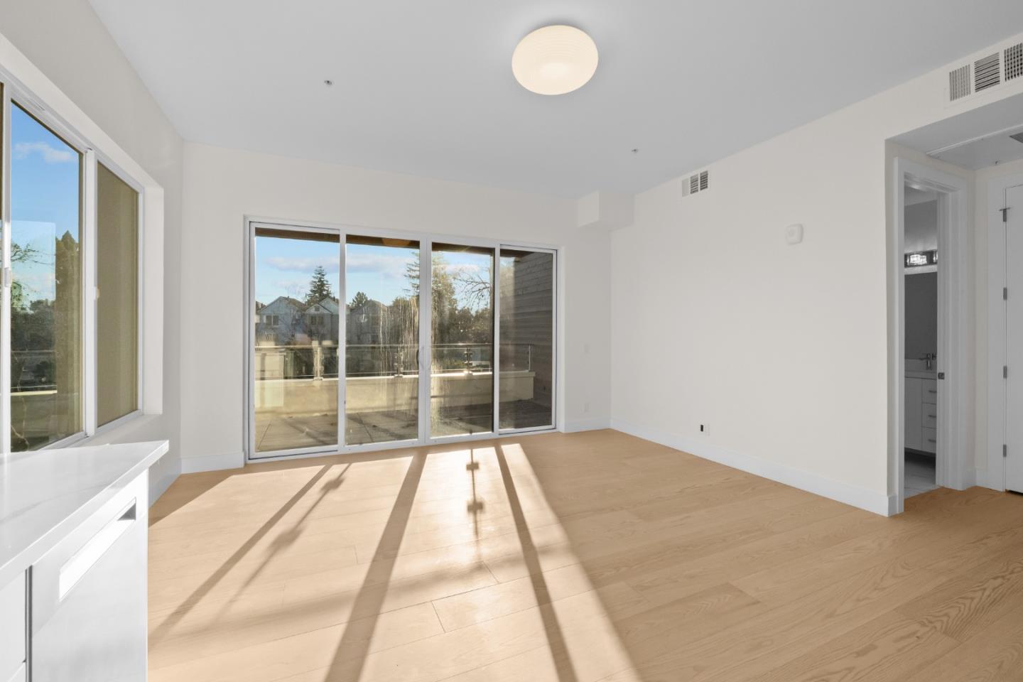 Detail Gallery Image 8 of 31 For 4115 El Camino Real #224,  Palo Alto,  CA 94306 - 1 Beds | 1 Baths