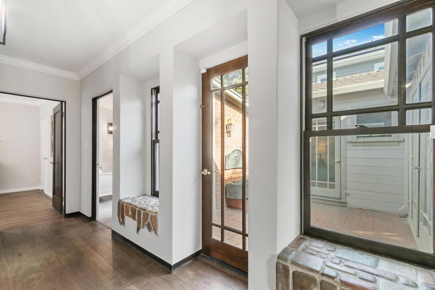 Detail Gallery Image 12 of 24 For 2084 Saint Francis Way, San Carlos,  CA 94070 - 3 Beds | 2/1 Baths