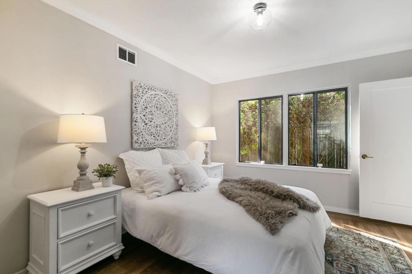 Detail Gallery Image 13 of 24 For 2084 Saint Francis Way, San Carlos,  CA 94070 - 3 Beds | 2/1 Baths