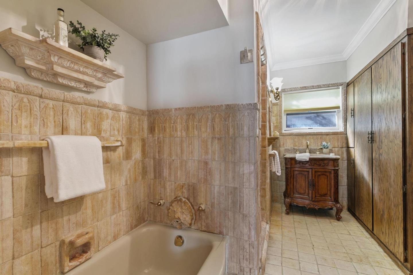 Detail Gallery Image 14 of 24 For 2084 Saint Francis Way, San Carlos,  CA 94070 - 3 Beds | 2/1 Baths