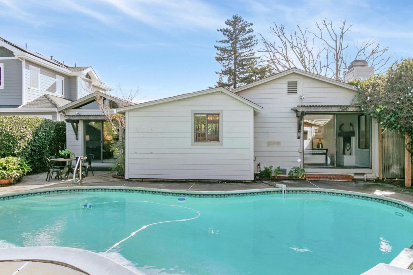 Detail Gallery Image 22 of 24 For 2084 Saint Francis Way, San Carlos,  CA 94070 - 3 Beds | 2/1 Baths