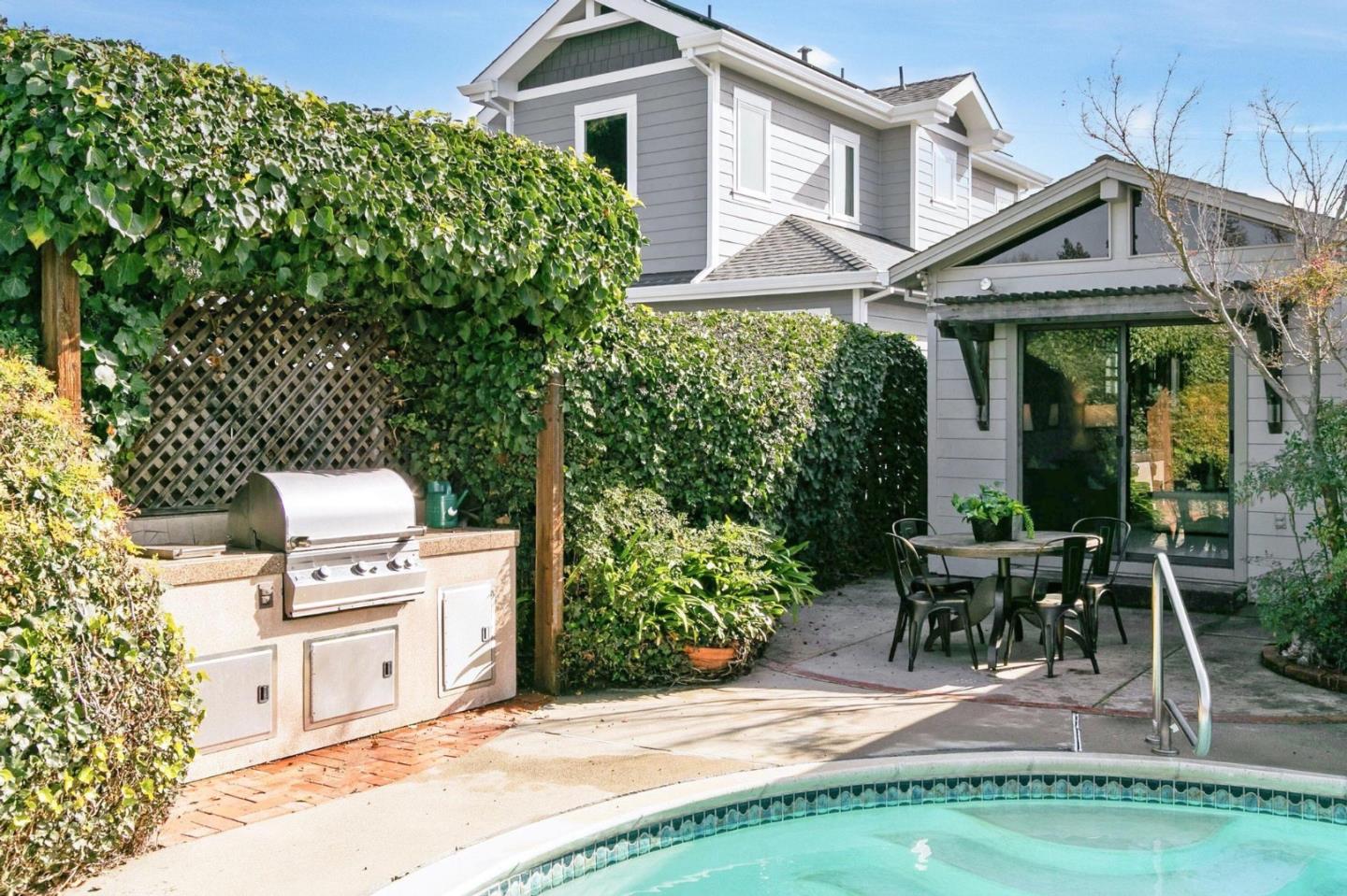 Detail Gallery Image 23 of 24 For 2084 Saint Francis Way, San Carlos,  CA 94070 - 3 Beds | 2/1 Baths