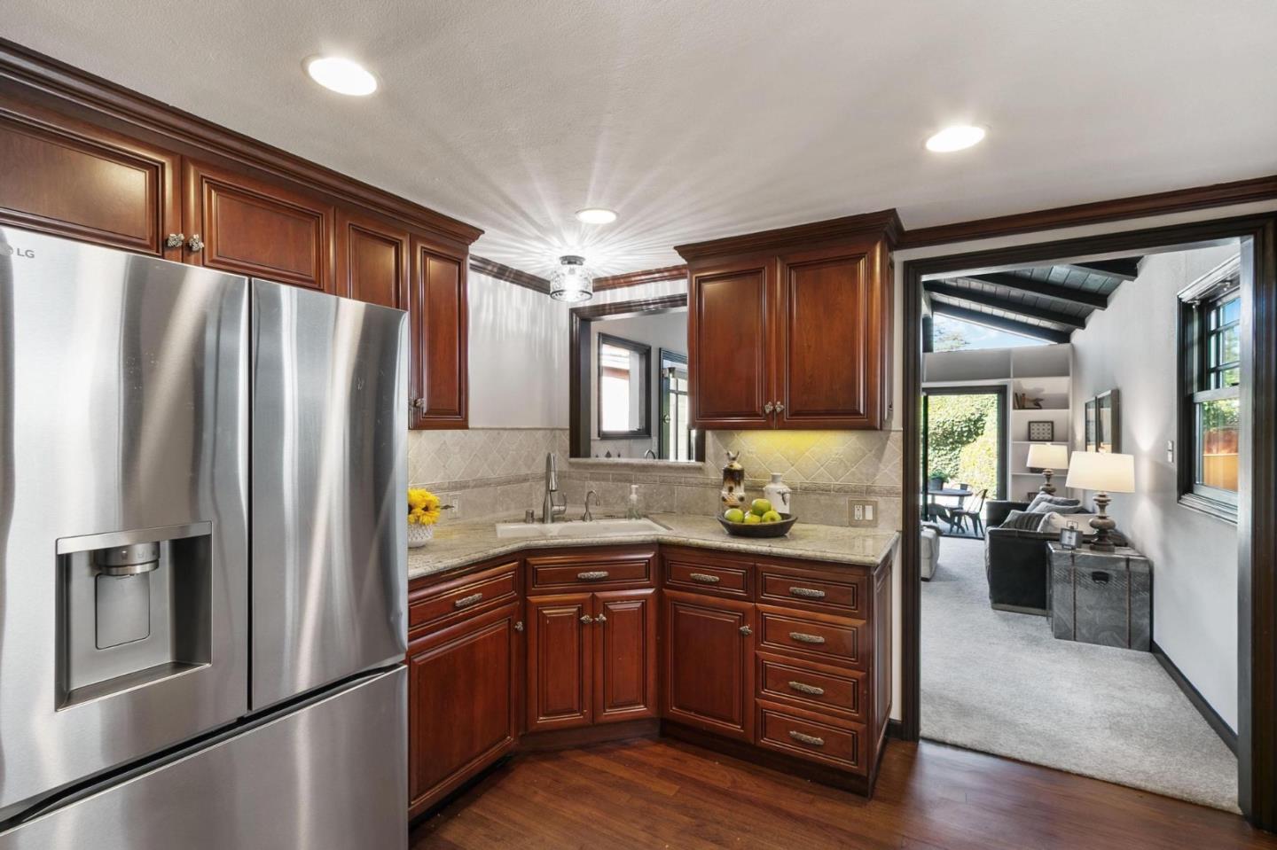 Detail Gallery Image 8 of 24 For 2084 Saint Francis Way, San Carlos,  CA 94070 - 3 Beds | 2/1 Baths