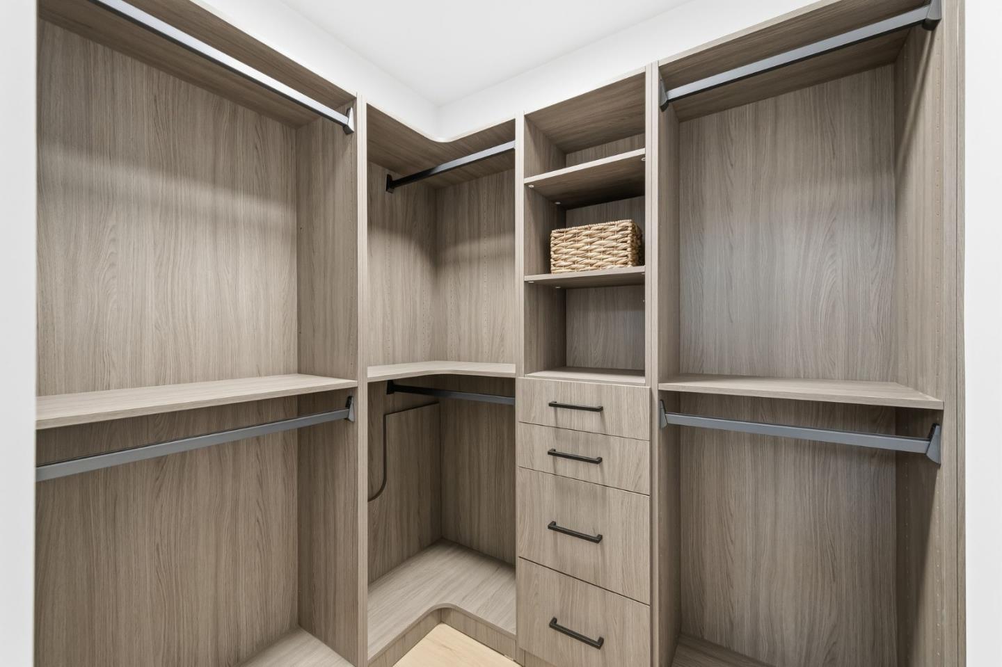 Detail Gallery Image 24 of 42 For 1907 Ticonderoga Dr, San Mateo,  CA 94402 - 4 Beds | 2/1 Baths