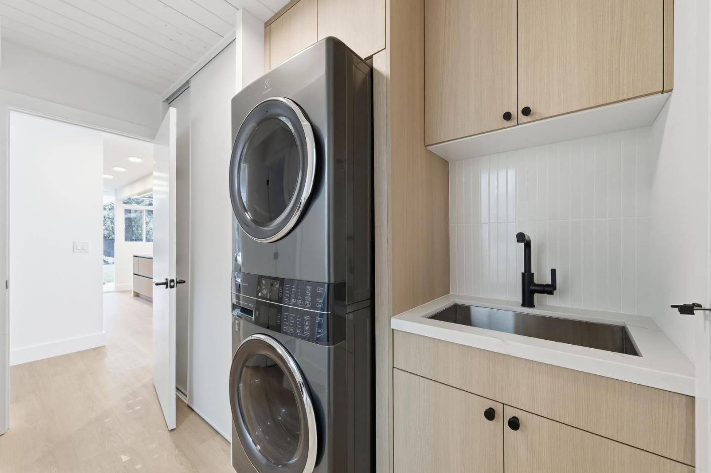 Detail Gallery Image 31 of 42 For 1907 Ticonderoga Dr, San Mateo,  CA 94402 - 4 Beds | 2/1 Baths