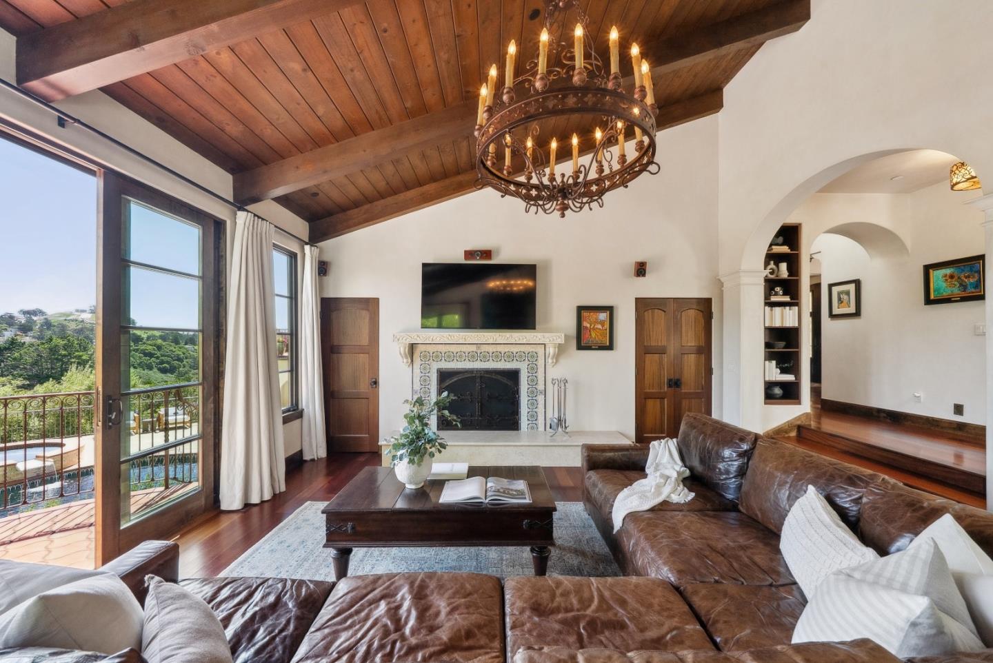 Detail Gallery Image 14 of 24 For 25 Searsville Ct, Hillsborough,  CA 94010 - 5 Beds | 4 Baths