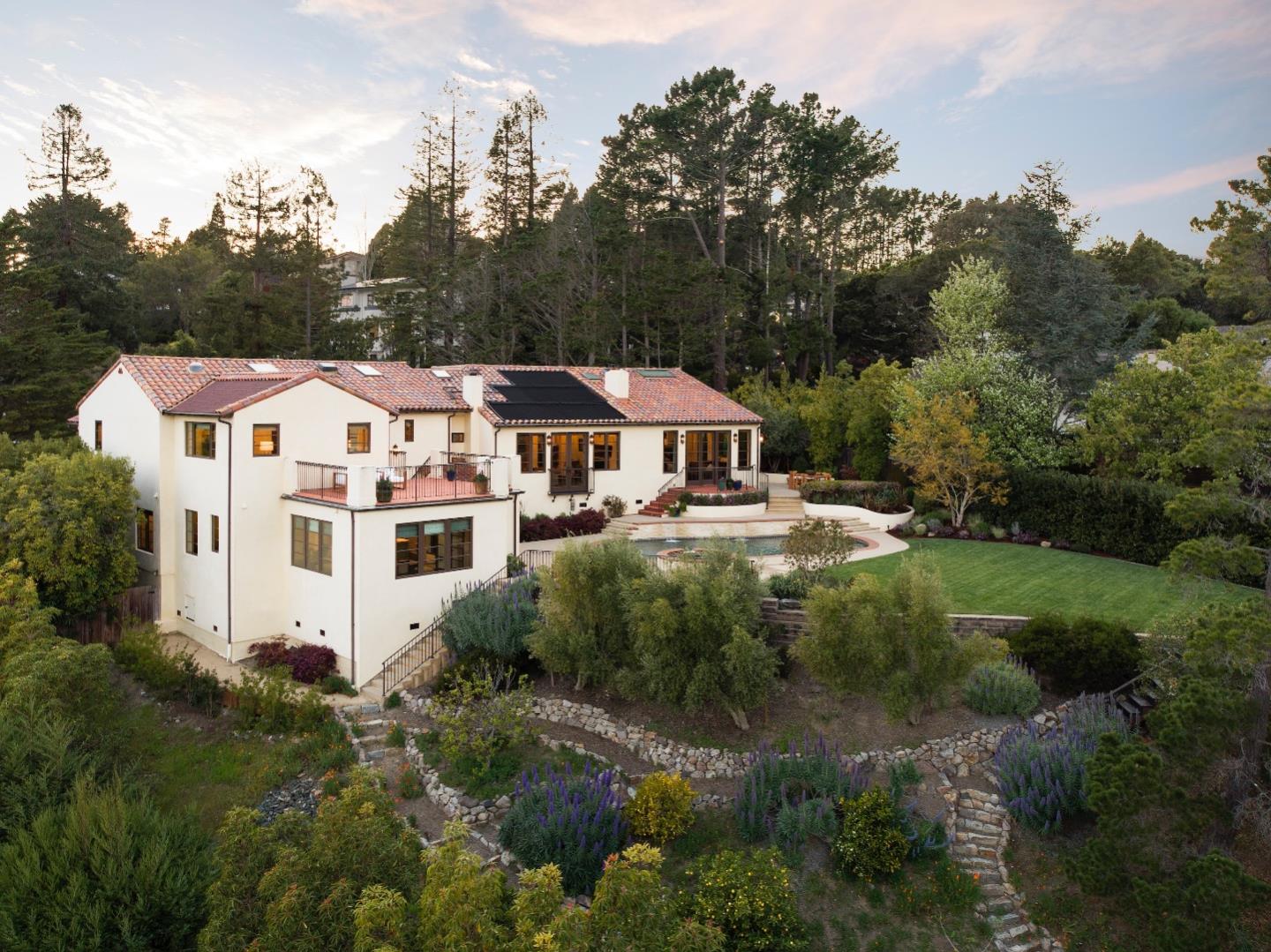 Detail Gallery Image 2 of 24 For 25 Searsville Ct, Hillsborough,  CA 94010 - 5 Beds | 4 Baths