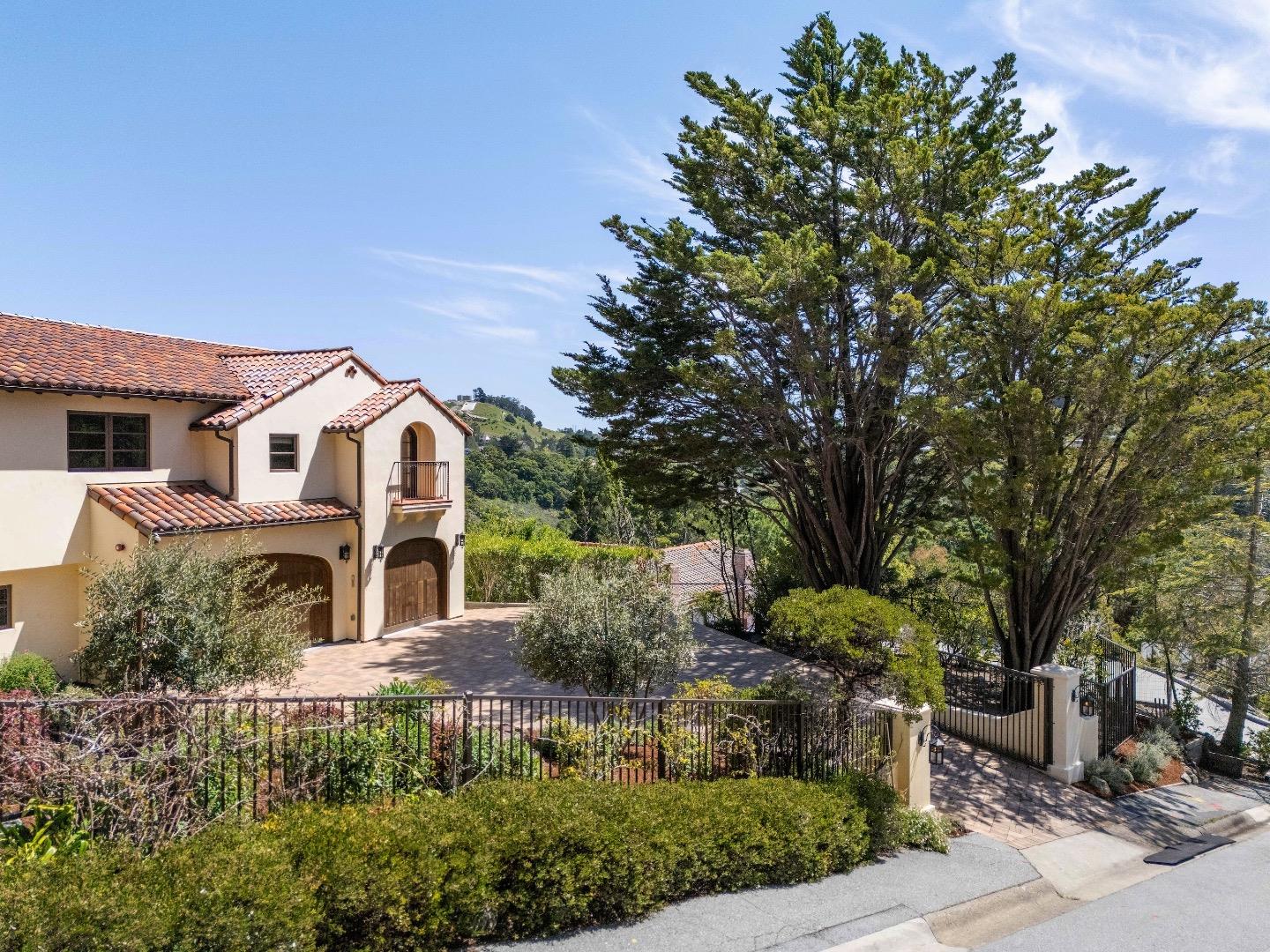 Detail Gallery Image 22 of 24 For 25 Searsville Ct, Hillsborough,  CA 94010 - 5 Beds | 4 Baths