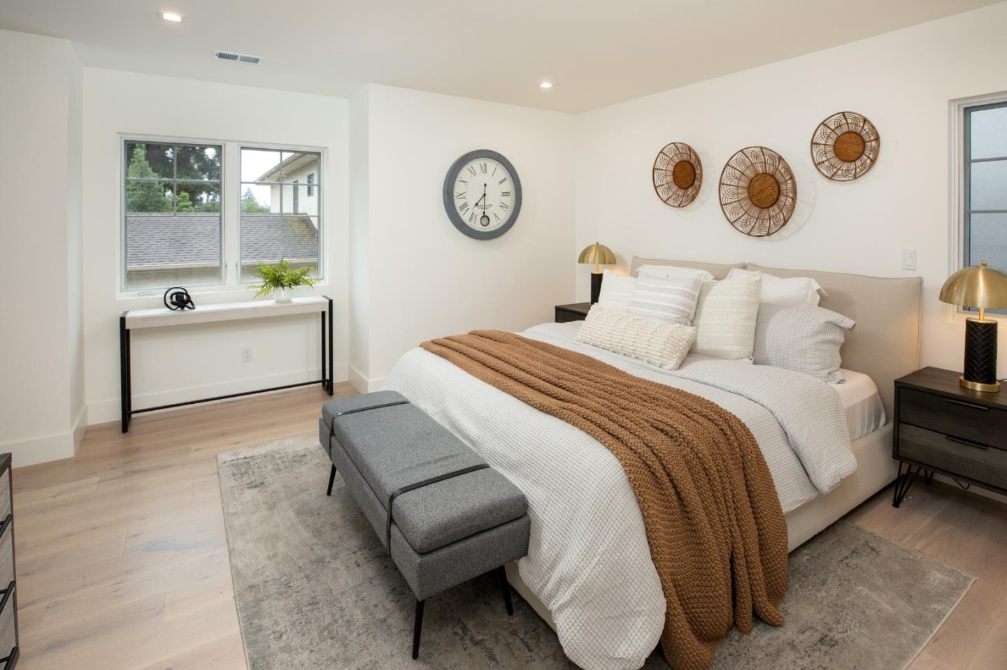 Detail Gallery Image 17 of 24 For 737 Linden Ave, Burlingame,  CA 94010 - 6 Beds | 4/2 Baths