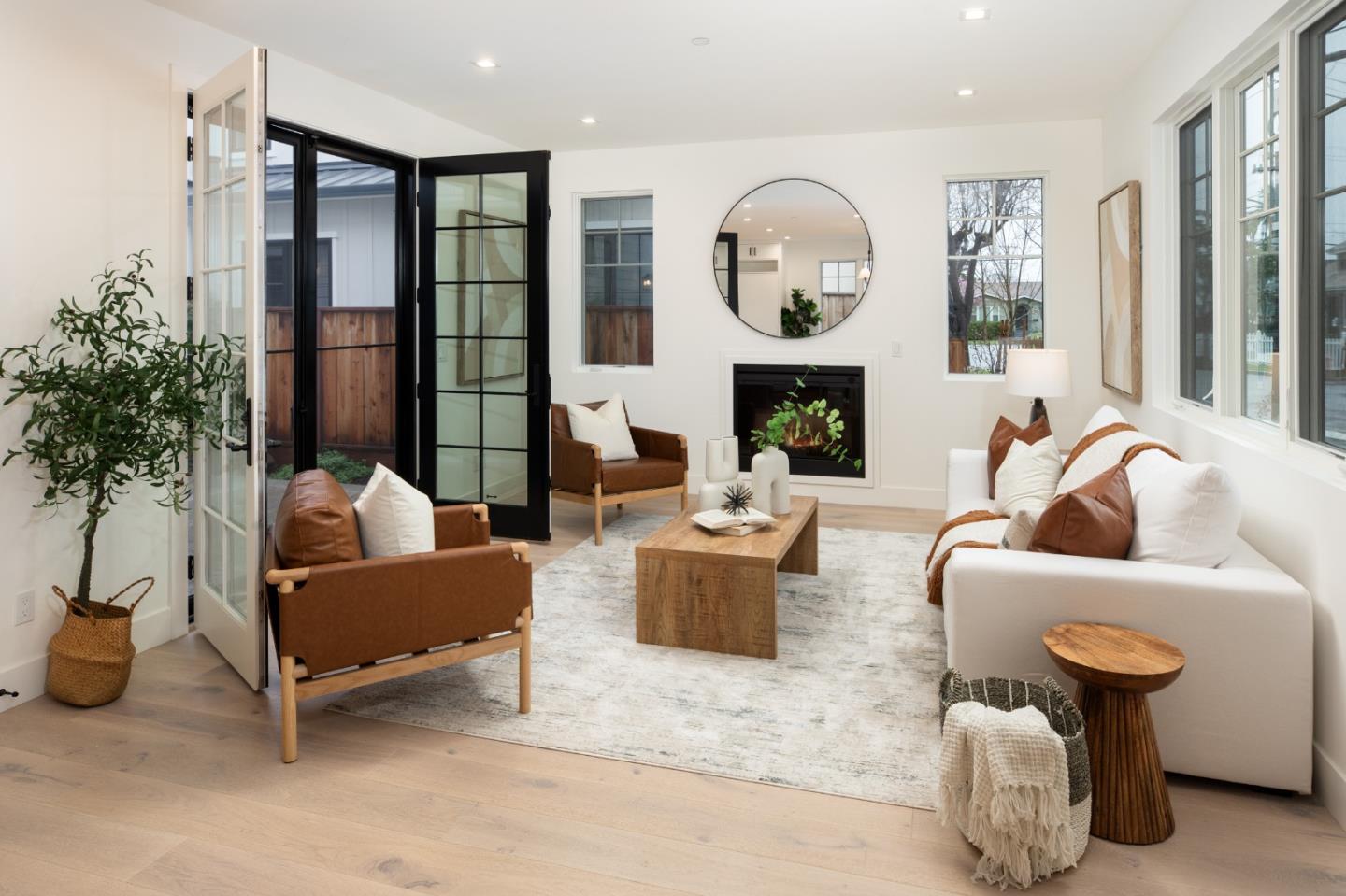 Detail Gallery Image 3 of 24 For 737 Linden Ave, Burlingame,  CA 94010 - 6 Beds | 4/2 Baths