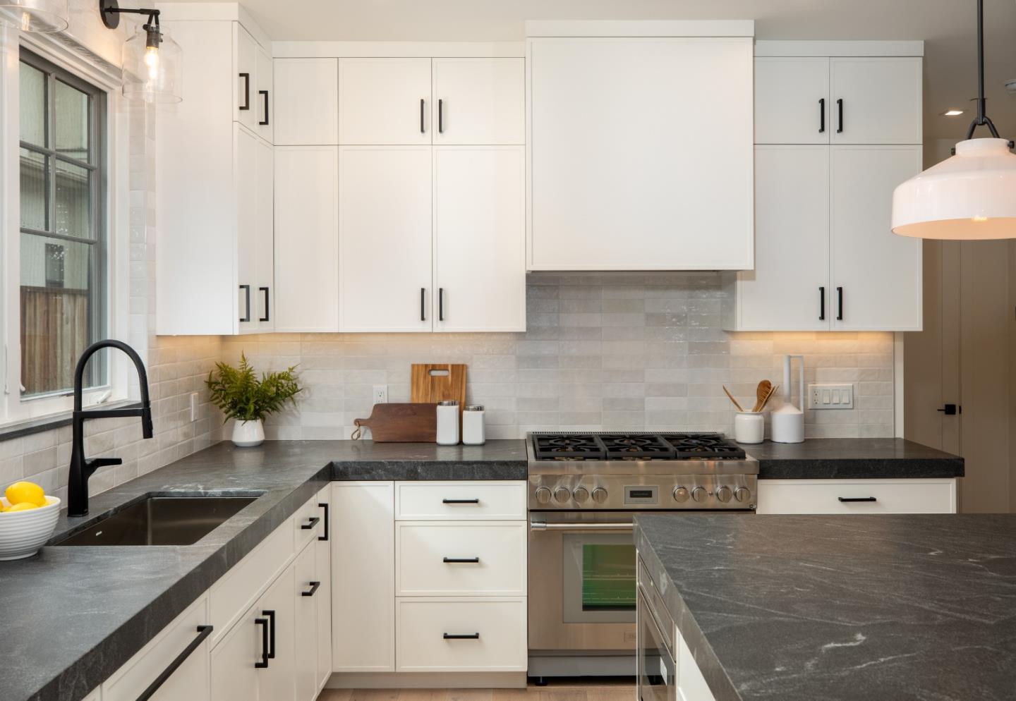 Detail Gallery Image 9 of 24 For 737 Linden Ave, Burlingame,  CA 94010 - 6 Beds | 4/2 Baths