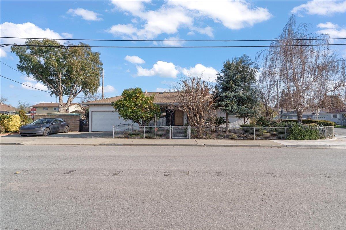 Front Image Thumbnail for ML82033178