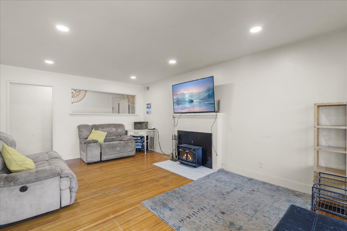 Detail Gallery Image 4 of 20 For 4714 Balboa Way, Fremont,  CA 94536 - 3 Beds | 1/1 Baths