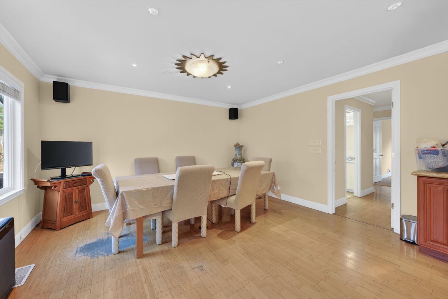 Detail Gallery Image 23 of 70 For 746 Jacaranda Cir, Hillsborough,  CA 94010 - 6 Beds | 5/1 Baths