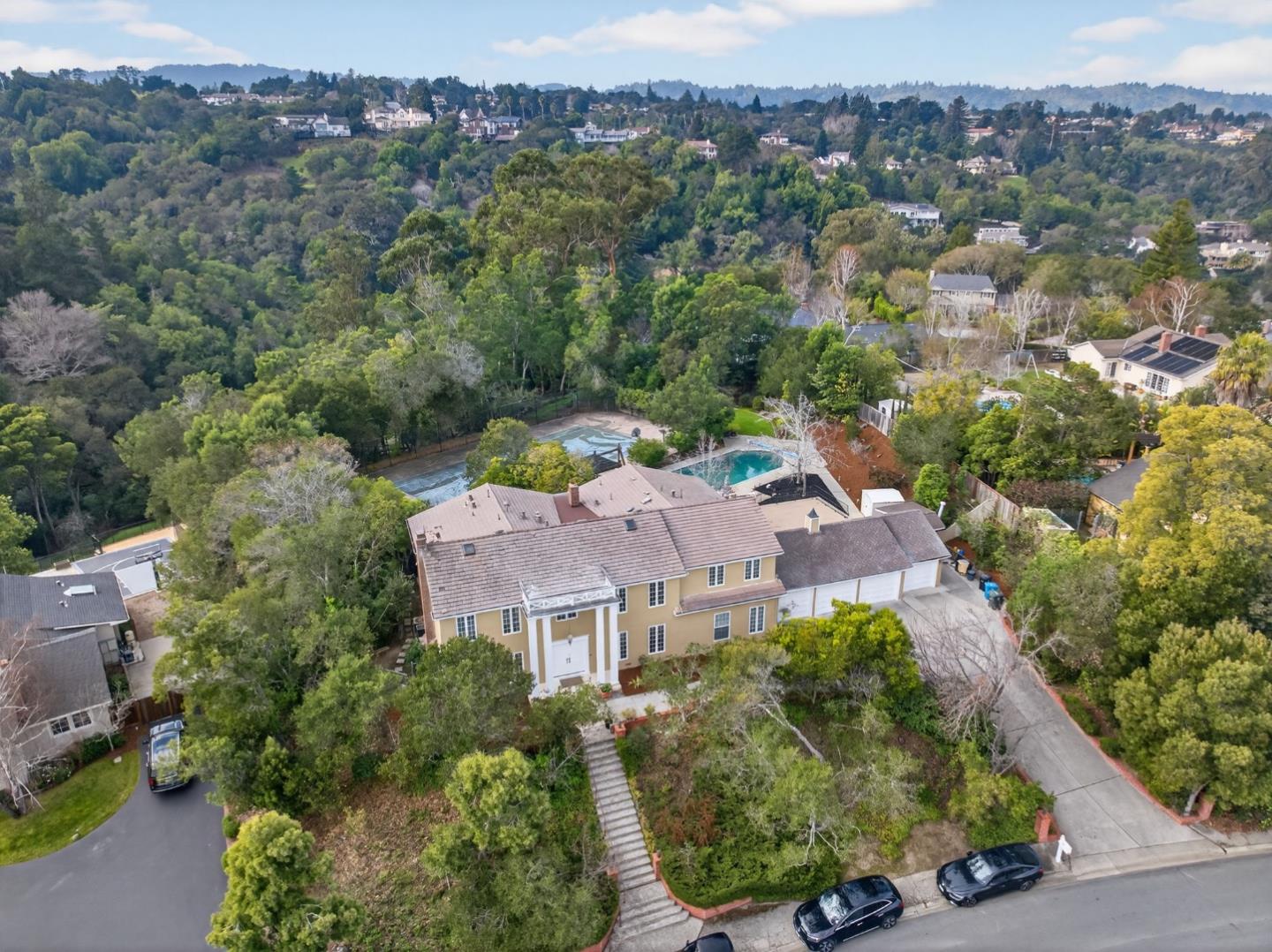 Detail Gallery Image 3 of 70 For 746 Jacaranda Cir, Hillsborough,  CA 94010 - 6 Beds | 5/1 Baths