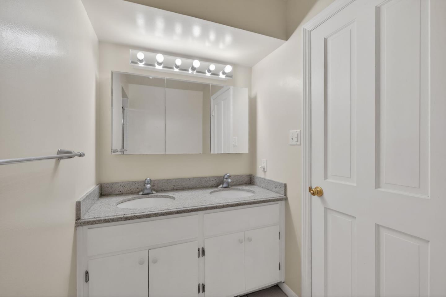 Detail Gallery Image 32 of 70 For 746 Jacaranda Cir, Hillsborough,  CA 94010 - 6 Beds | 5/1 Baths