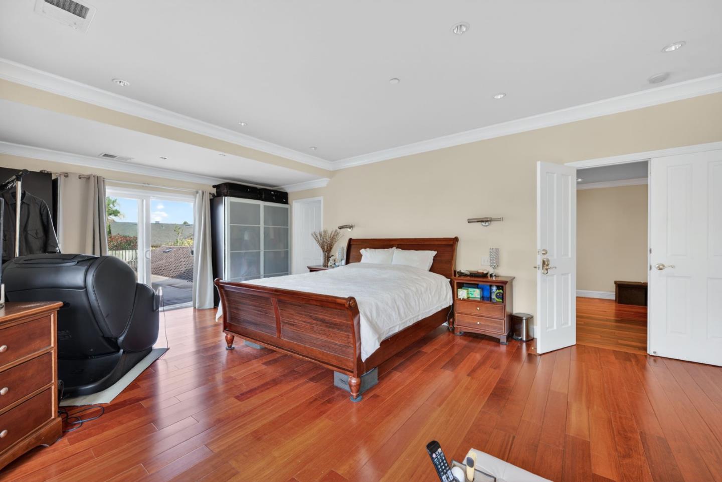 Detail Gallery Image 38 of 70 For 746 Jacaranda Cir, Hillsborough,  CA 94010 - 6 Beds | 5/1 Baths