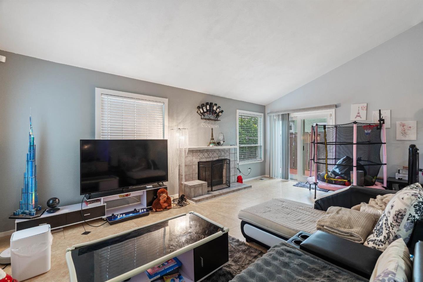 Detail Gallery Image 10 of 41 For 311 Shoreline Dr, Pittsburg,  CA 94565 - 3 Beds | 2/1 Baths