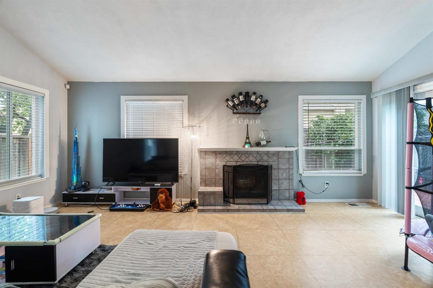 Detail Gallery Image 11 of 41 For 311 Shoreline Dr, Pittsburg,  CA 94565 - 3 Beds | 2/1 Baths