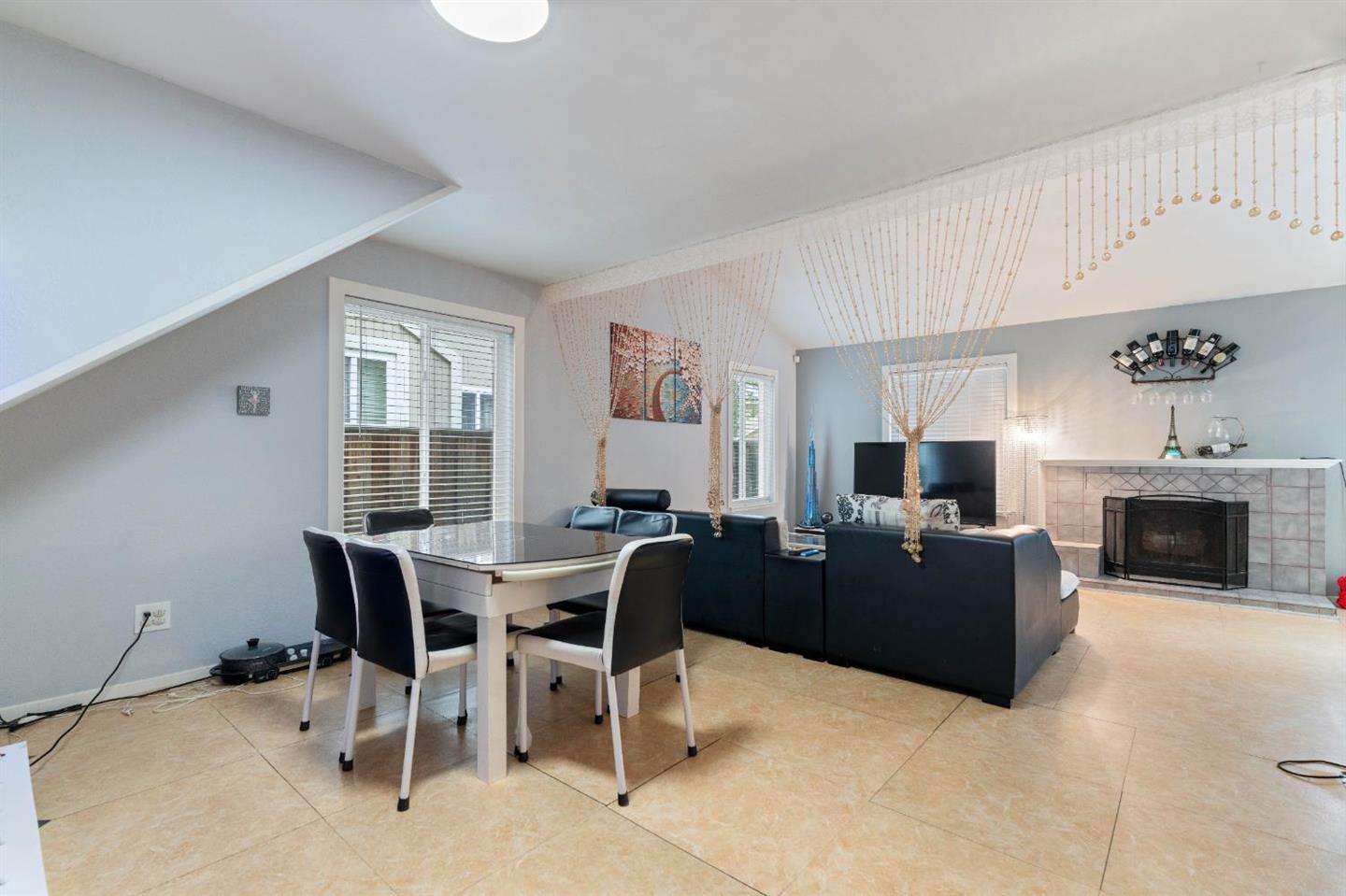 Detail Gallery Image 4 of 41 For 311 Shoreline Dr, Pittsburg,  CA 94565 - 3 Beds | 2/1 Baths