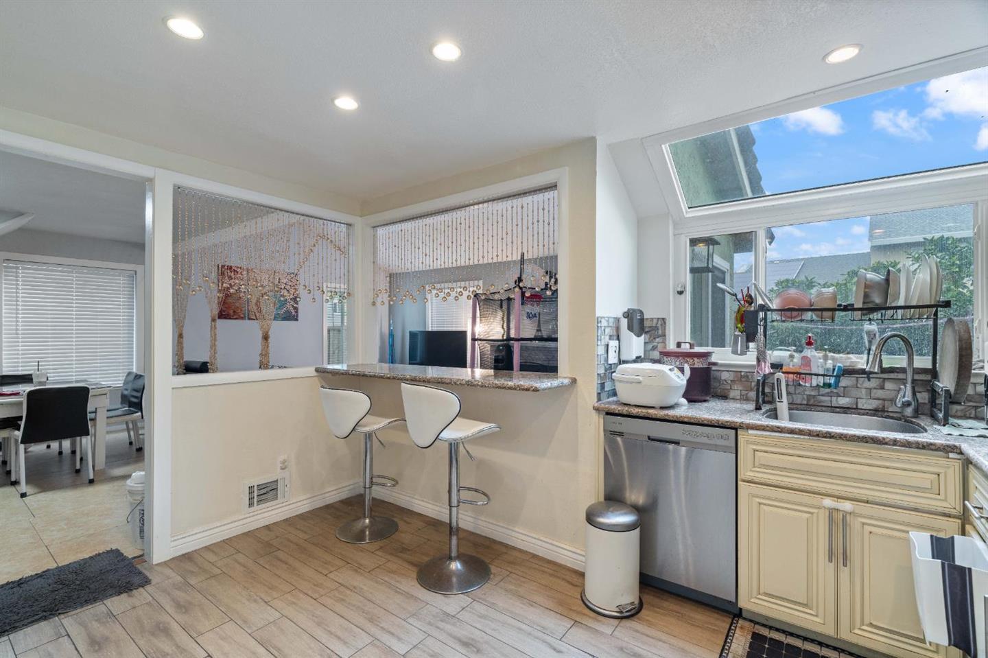 Detail Gallery Image 7 of 41 For 311 Shoreline Dr, Pittsburg,  CA 94565 - 3 Beds | 2/1 Baths